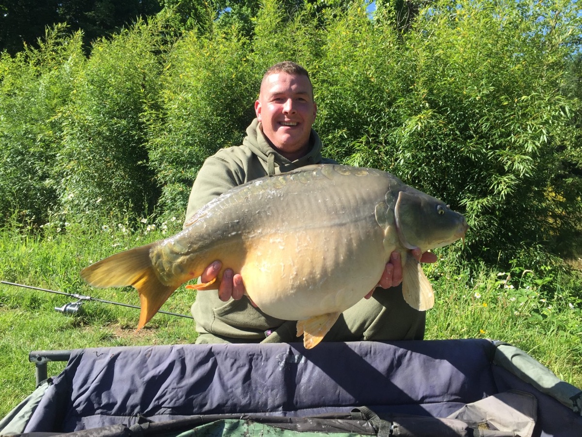 Large mirror carp caught at Lodge Lakes French carp fishing holiday
