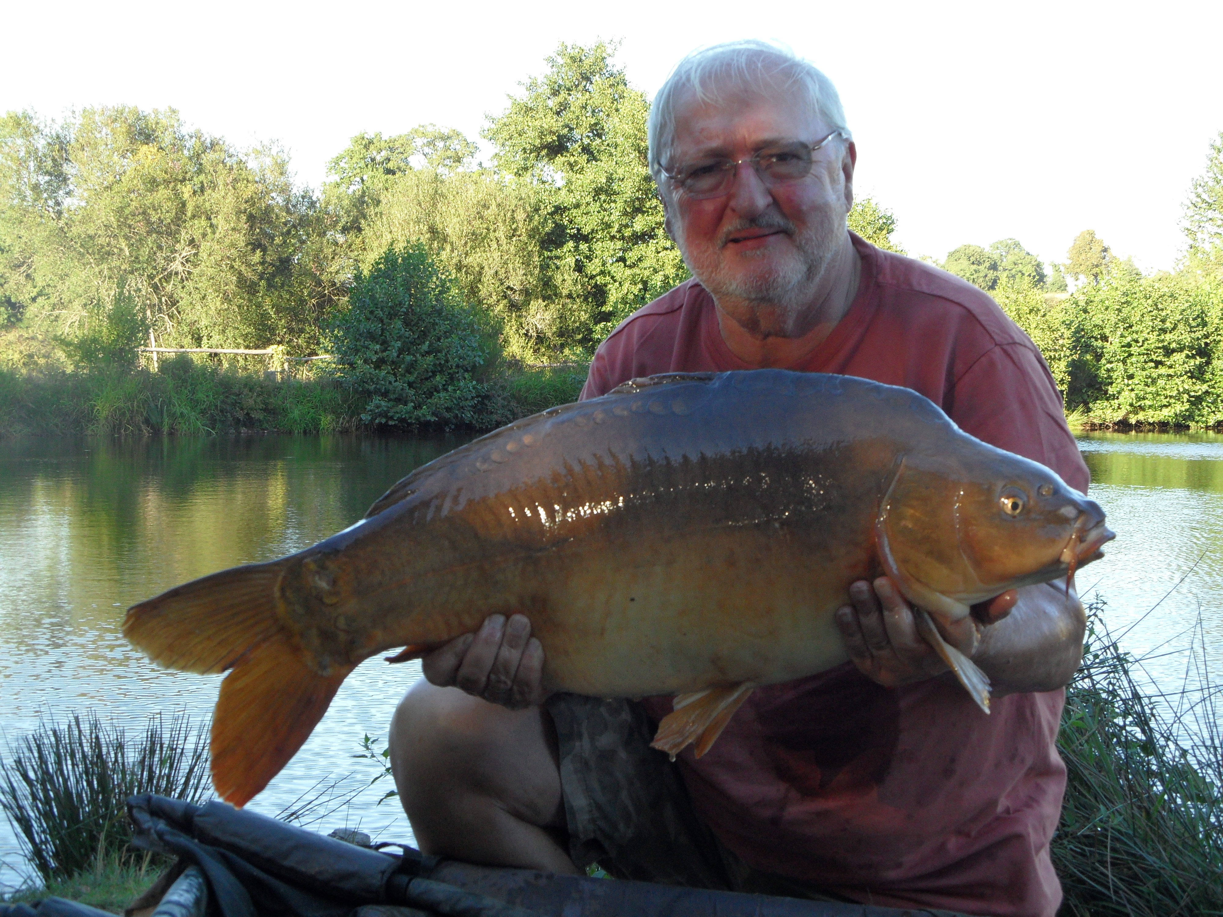 Lakeside accommodation at Lodge Lakes French carp fishing venue