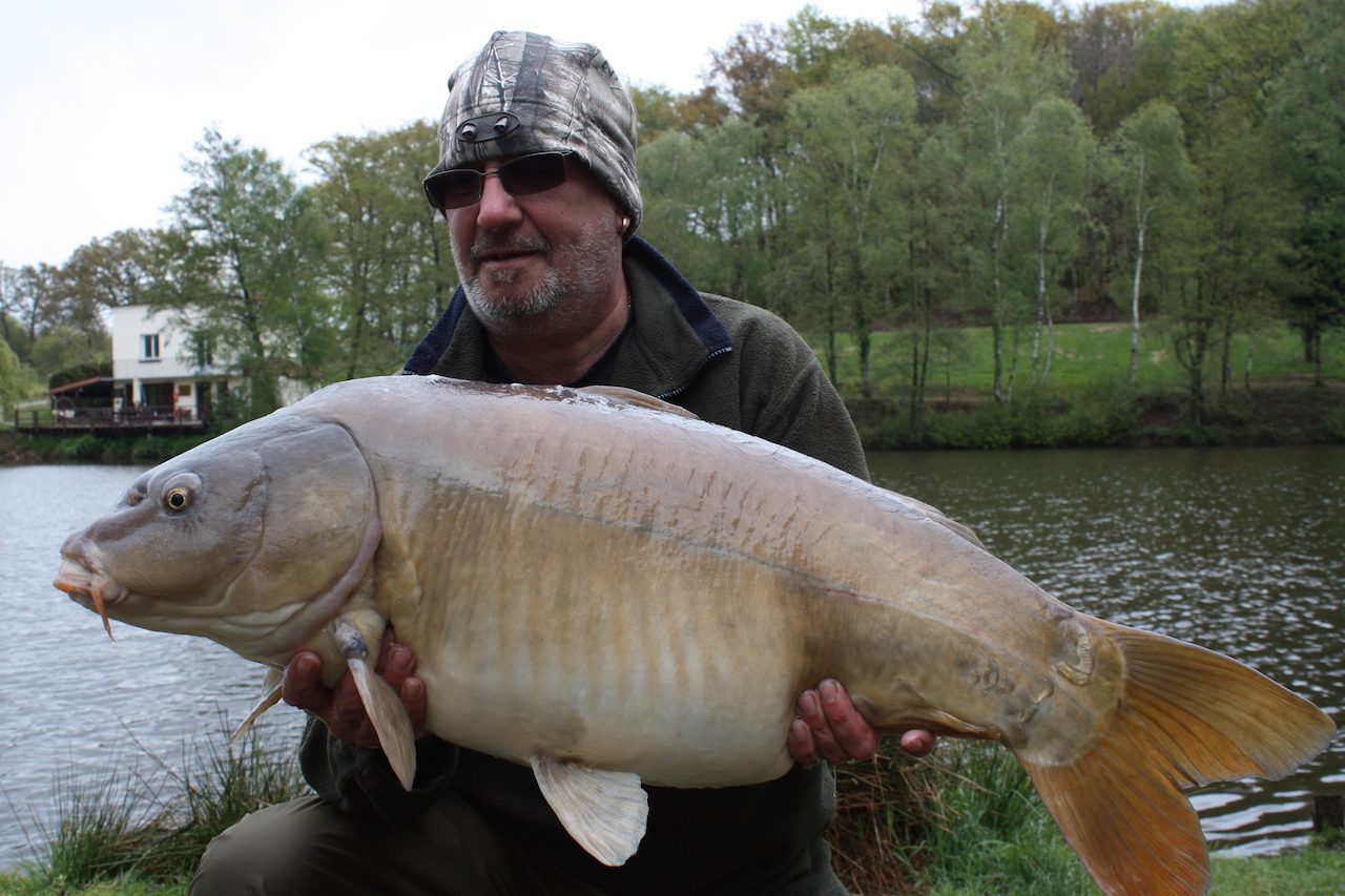Carp caught at Lodge Lakes French carp fishing holiday — Jollieggs