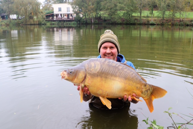Carp caught at Lodge Lakes French carp fishing holiday — Family Hill