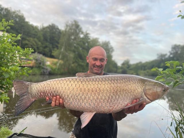 Carp caught at Lodge Lakes French carp fishing holiday — Rob, Sarz, Josh, Luke