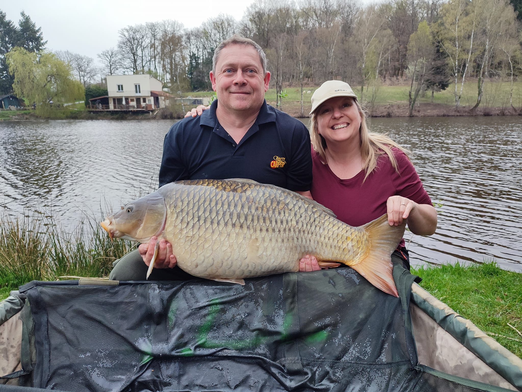 Carp caught at Lodge Lakes French carp fishing holiday — Glynn, Tracey, Bobby, Mick