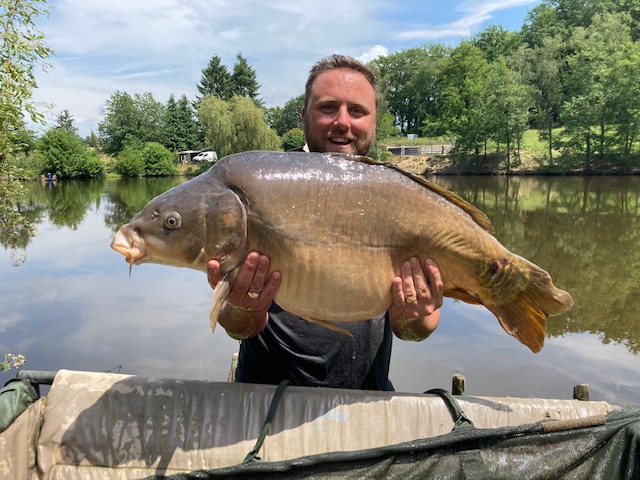 Carp caught at Lodge Lakes French carp fishing holiday — Halls well that Hends well