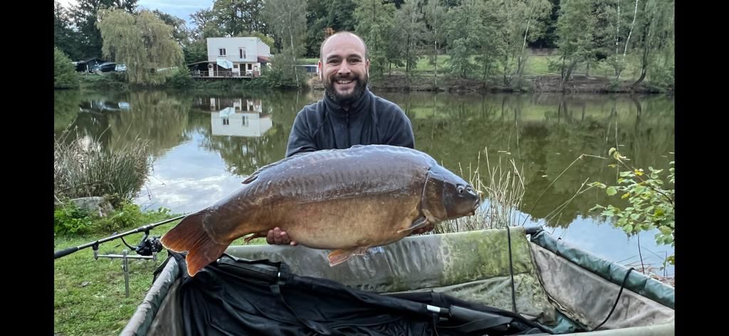 The Cabin Lake private carp fishing venue with accommodation near Nantiat France