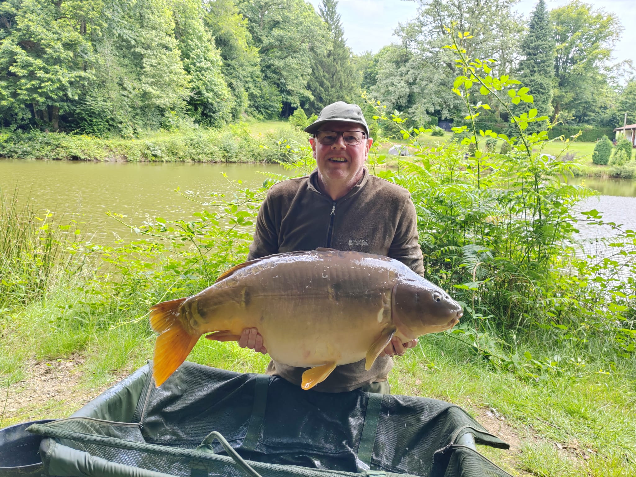 Carp caught at Lodge Lakes French carp fishing holiday — Amy, Drew, Lou & Andy