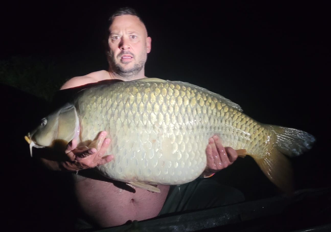 Carp caught at Lodge Lakes French carp fishing holiday — Watch your North & South