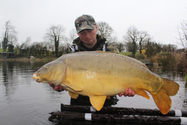 Bankside atmosphere at Lodge Lakes