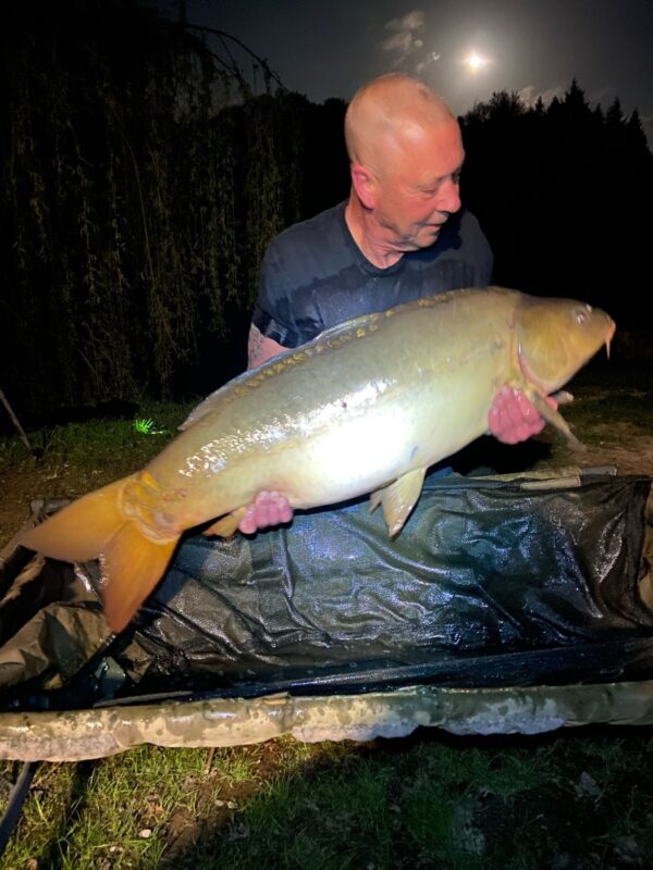 44lb mirror carp caught at night at Lodge Lakes